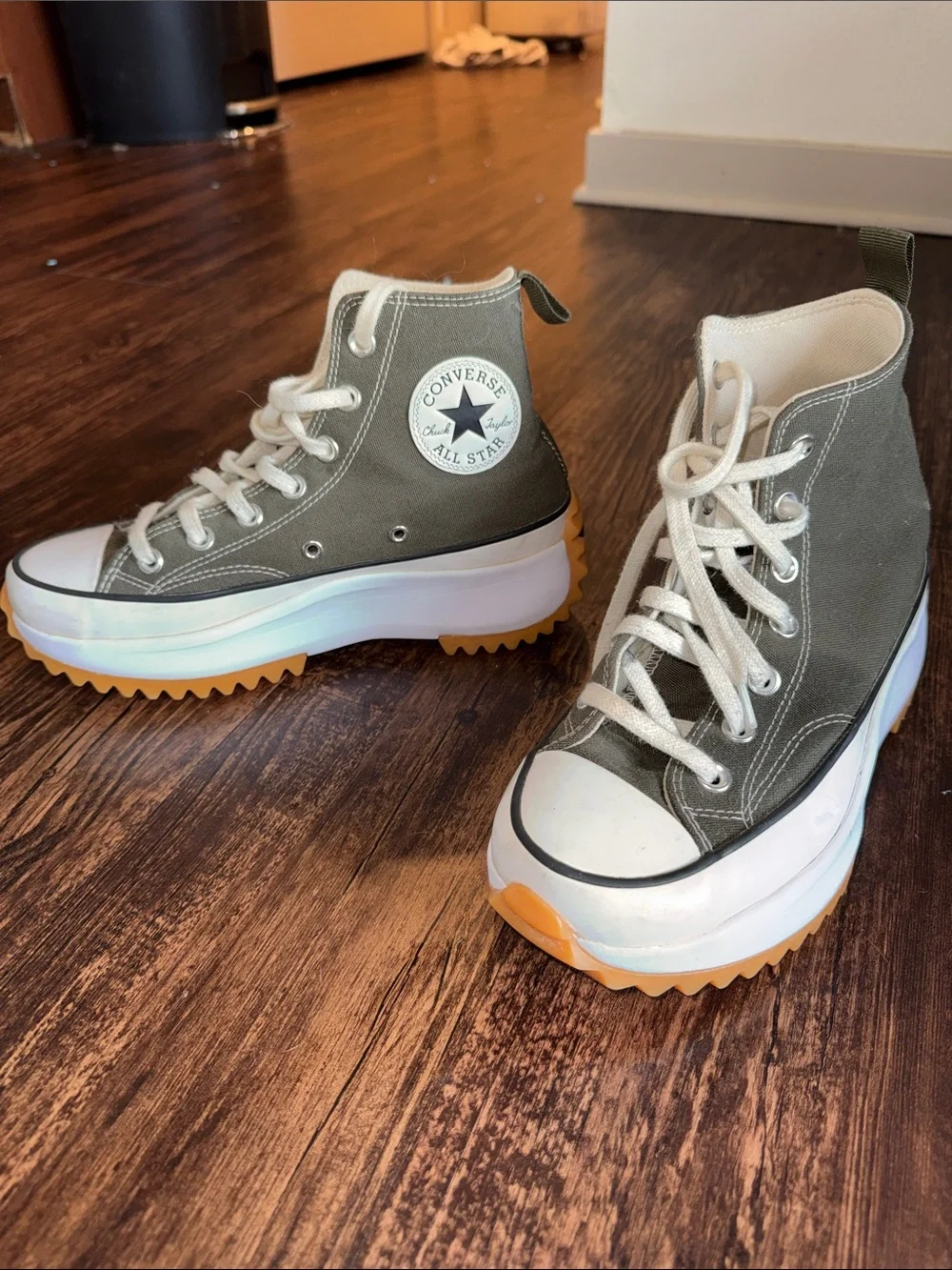 Woman’s Platform Sage Green Chuck Taylor Converse